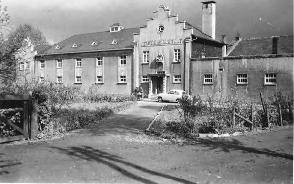 Hauptfassade Badeanstalt Lüttringhausen um 1957. Foto: Historisches Zentrum Stadt Remscheid, Bildarchiv