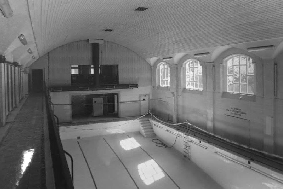 Schwimmhalle der Badeanstalt in Lüttringhausen, 2003. Foto: Bauaktenarchiv Stadt Remscheid / Fotodokumentation Sept. 2003